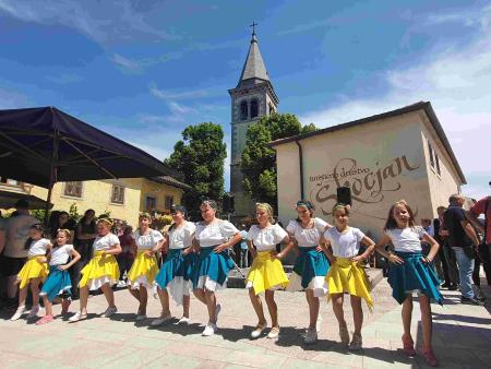 Dekleta so zaplesala